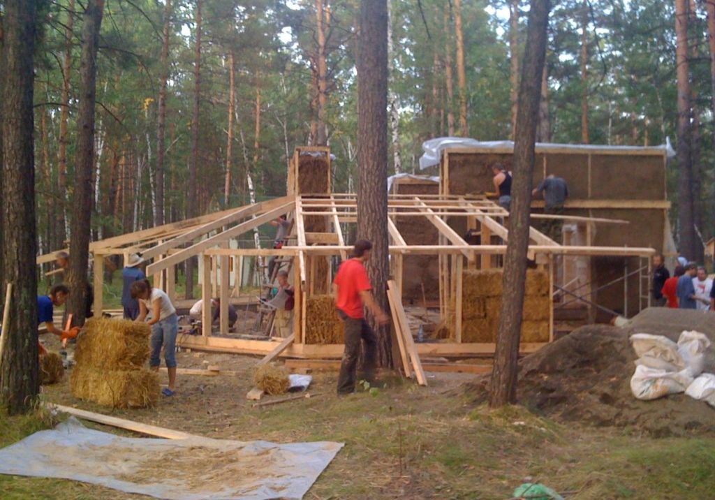 Complex structure for a strawbale at Bobrovka